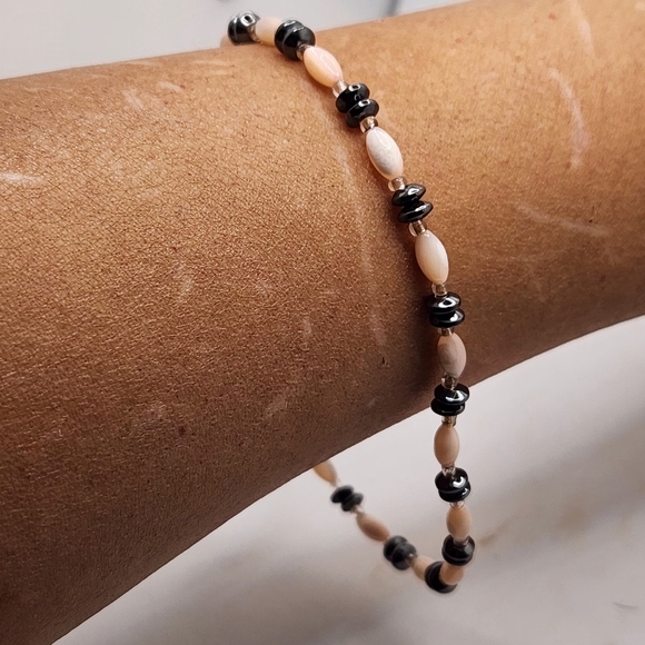 PEARL AND METALLIC GLASS BEAD BRACELET FOR PLUS SIZE WRISTS - Picture 4 of 4